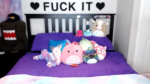 Mackenzie Wolfe online show from November 25, 2025, 4:12 am