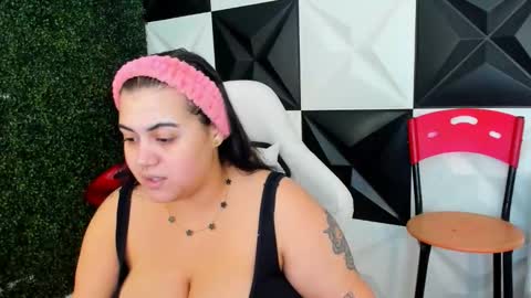 Snapshot of mady_muse chatting on February 5, 2026, 9:58 am MADY online show from February 5, 2026, 9:58 am