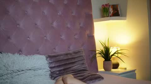  Maia  online show from January 15, 2026, 8:56 pm