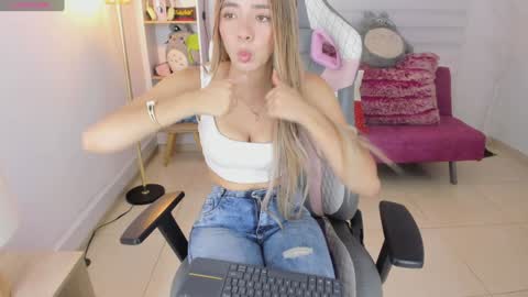 Majo online show from December 11, 2024, 9:34 pm