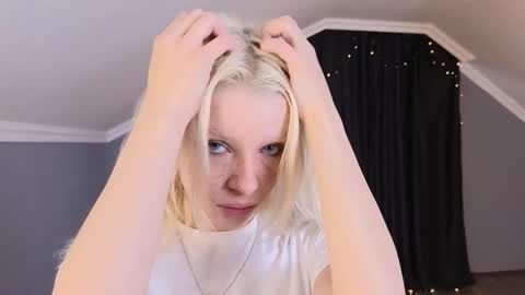 Snapshot of mari_clay chatting on February 27, 2026, 9:09 am Milena online show from February 27, 2026, 9:09 am