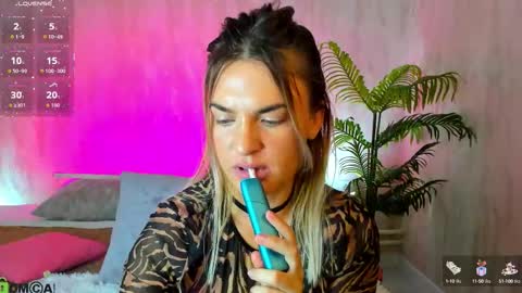 Mariel online show from October 14, 2025, 1:06 am