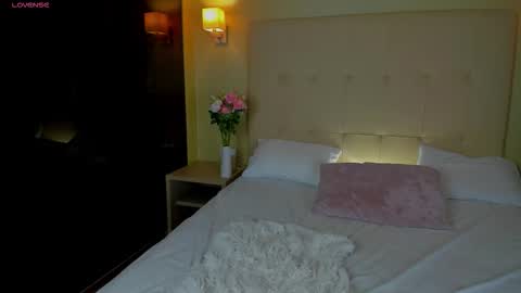 Mariel online show from December 3, 2025, 1:57 am