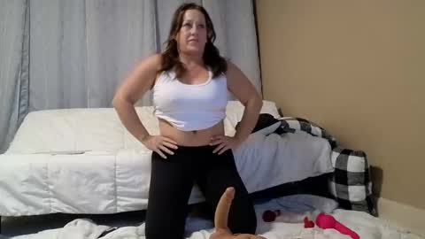 Mavierose online show from December 17, 2025, 5:57 am