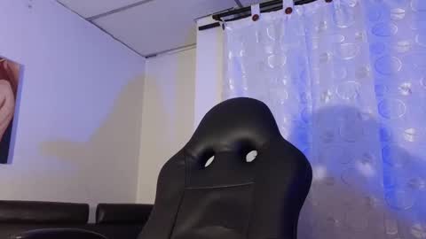 Snapshot of maxandalyn_ chatting on January 8, 2025, 7:24 pm Max Dalyn online show from January 8, 2025, 7:24 pm