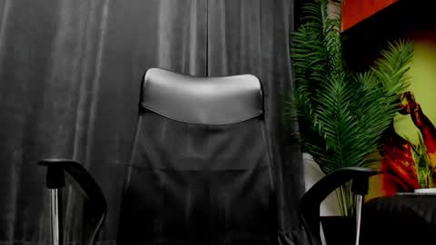 Snapshot of maxi_styles chatting on February 14, 2026, 11:40 am Alex online show from February 14, 2026, 11:40 am