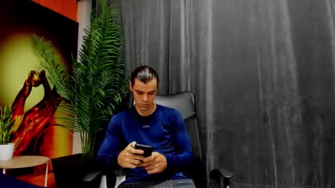 Snapshot of maxi_styles chatting on February 20, 2026, 11:32 am Alex online show from February 20, 2026, 11:32 am