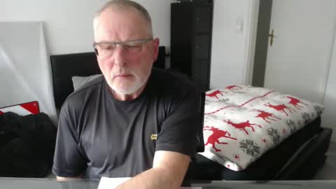 Snapshot of maxifaxi chatting on December 5, 2025, 11:30 am maxifaxi online show from December 5, 2025, 11:30 am