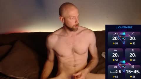 MaxRouger online show from November 12, 2025, 7:03 pm