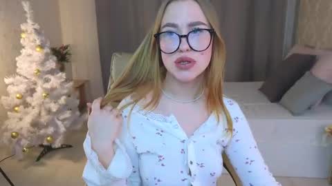 Snapshot of maya_lolly chatting on December 7, 2024, 4:36 pm Maya online show from December 7, 2024, 4:36 pm