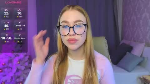 Snapshot of maya_lolly chatting on December 9, 2024, 4:47 pm Maya online show from December 9, 2024, 4:47 pm