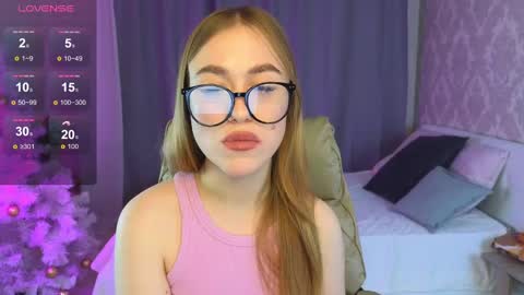 Snapshot of maya_lolly chatting on December 27, 2024, 8:07 pm Maya online show from December 27, 2024, 8:07 pm