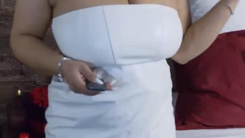 Snapshot of mayamusee chatting on January 10, 2026, 7:43 am Maya online show from January 10, 2026, 7:43 am