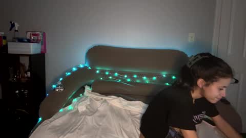 Snapshot of mcdreamy4400 chatting on December 7, 2024, 8:11 am 3 Suli 3 online show from December 7, 2024, 8:11 am