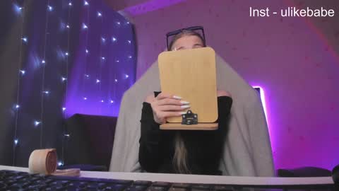 Anna online show from December 1, 2024, 6:08 pm