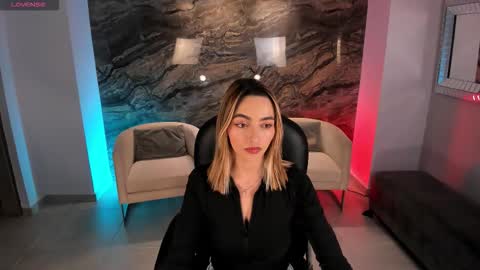 Snapshot of melissamoore_ chatting on February 9, 2026, 3:32 am Call me Meli online show from February 9, 2026, 3:32 am