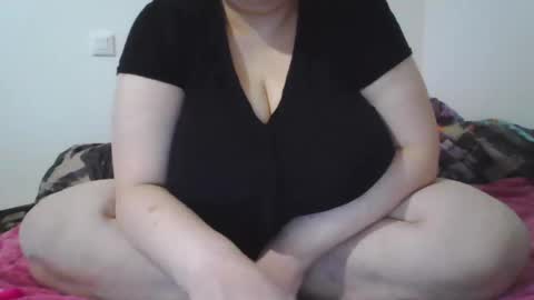 Snapshot of melobigboobs chatting on December 26, 2024, 9:47 pm melobigboobs online show from December 26, 2024, 9:47 pm