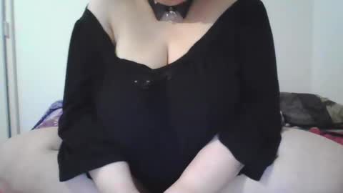 Snapshot of melobigboobs chatting on January 6, 2025, 9:22 pm melobigboobs online show from January 6, 2025, 9:22 pm