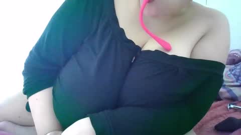 Snapshot of melobigboobs chatting on January 7, 2025, 11:48 am melobigboobs online show from January 7, 2025, 11:48 am