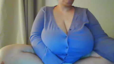 Snapshot of melobigboobs chatting on January 30, 2025, 10:08 pm melobigboobs online show from January 30, 2025, 10:08 pm