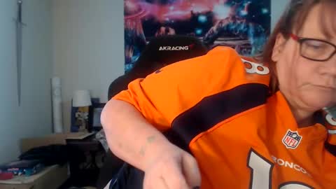 Snapshot of metalshop chatting on December 8, 2024, 10:03 pm Mommy Jaxx online show from December 8, 2024, 10:03 pm