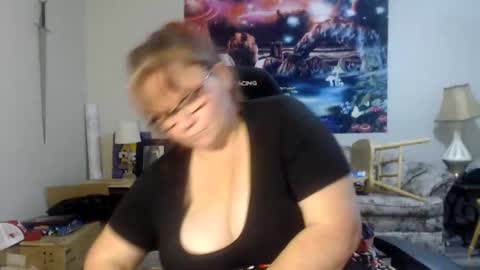 Snapshot of metalshop chatting on December 9, 2024, 4:01 am Mommy Jaxx online show from December 9, 2024, 4:01 am