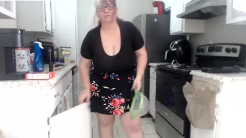 Snapshot of metalshop chatting on December 12, 2024, 5:59 pm Mommy Jaxx online show from December 12, 2024, 5:59 pm