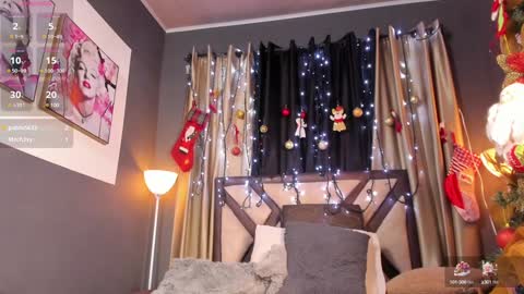 Mia Baker  online show from December 24, 2024, 10:17 pm