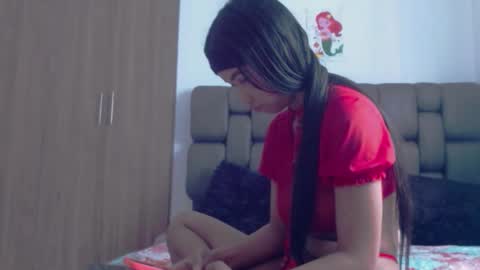 mia_kleim1 online show from February 4, 2026, 7:09 pm