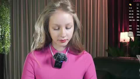 Mia online show from November 26, 2025, 10:16 am