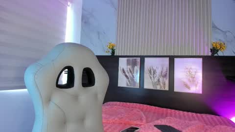 Snapshot of miaa_as_ chatting on September 19, 2025, 2:40 pm miaa_as_ online show from September 19, 2025, 2:40 pm