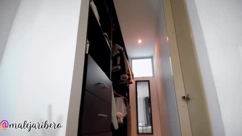 Mia online show from January 7, 2026, 9:28 pm