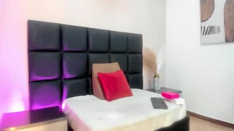 miahertz online show from February 3, 2026, 11:59 am