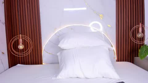 Mia  online show from February 21, 2026, 4:24 am