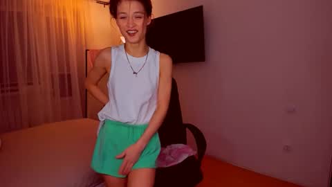 Mia online show from February 9, 2026, 7:40 pm