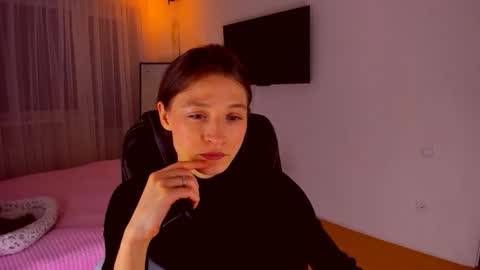 Mia online show from February 28, 2026, 7:04 pm