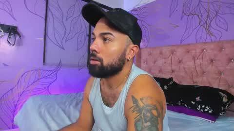 Snapshot of michaell_twink chatting on February 22, 2025, 1:22 am Michaell online show from February 22, 2025, 1:22 am