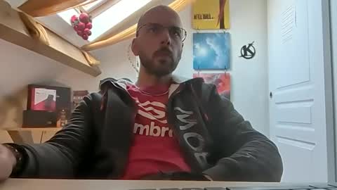 mikmik91 online show from December 20, 2024, 11:43 am