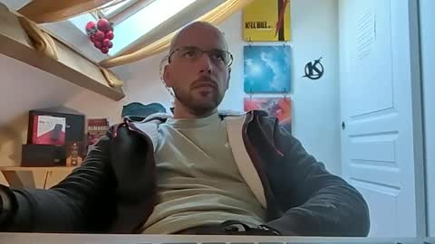 mikmik91 online show from December 26, 2024, 11:32 am