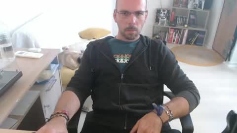 mikmik91 online show from September 15, 2025, 10:15 am