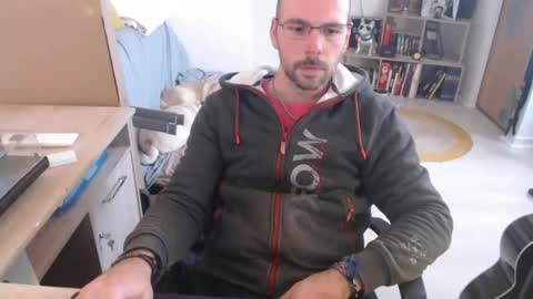 mikmik91 online show from November 3, 2025, 11:33 am