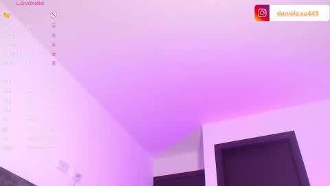 Snapshot of milan_delrey chatting on October 21, 2025, 12:11 am Sweet Milan online show from October 21, 2025, 12:11 am