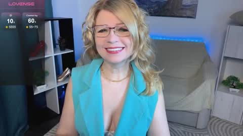 Snapshot of milena_whity chatting on March 6, 2025, 6:08 am Milena online show from March 6, 2025, 6:08 am