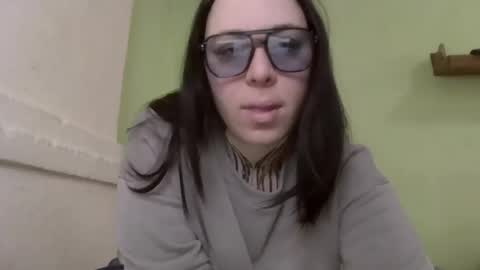 Snapshot of millasourety chatting on February 4, 2026, 12:22 pm MillaSourety online show from February 4, 2026, 12:22 pm