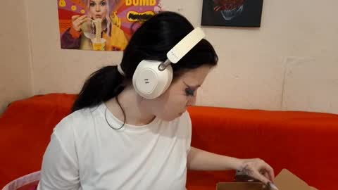 Snapshot of mindyrives chatting on February 20, 2026, 6:37 am Mindy online show from February 20, 2026, 6:37 am