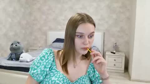 Snapshot of missmariat chatting on February 7, 2025, 5:07 pm OneGoddess online show from February 7, 2025, 5:07 pm