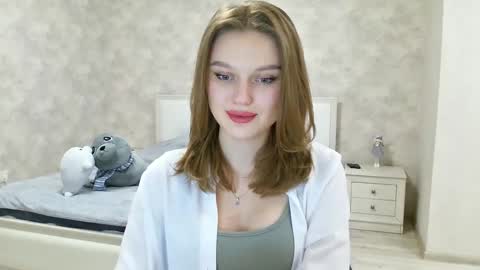 Snapshot of missmariat chatting on February 11, 2025, 4:35 pm OneGoddess online show from February 11, 2025, 4:35 pm