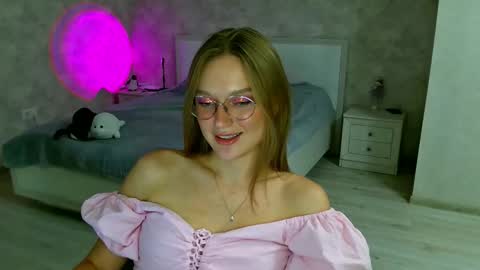 Snapshot of missmariat chatting on September 24, 2025, 7:39 pm OneGoddess online show from September 24, 2025, 7:39 pm