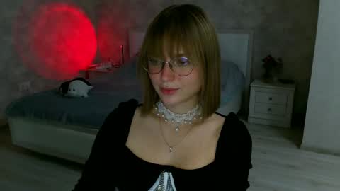 Snapshot of missmariat chatting on September 30, 2025, 8:03 pm OneGoddess online show from September 30, 2025, 8:03 pm