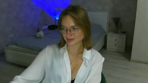 Snapshot of missmariat chatting on October 20, 2025, 6:41 pm OneGoddess online show from October 20, 2025, 6:41 pm